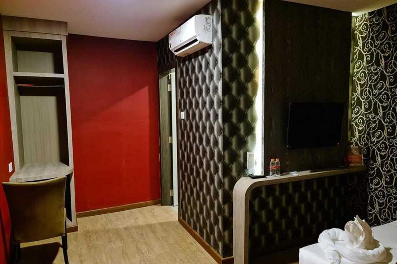 Reddoorz Plus Near Nagoya Hill Batam 6 Bumiayu Buitenkant foto