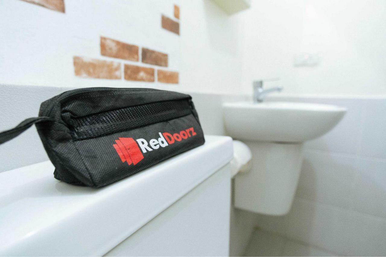 Reddoorz Plus Near Nagoya Hill Batam 6 Bumiayu Buitenkant foto